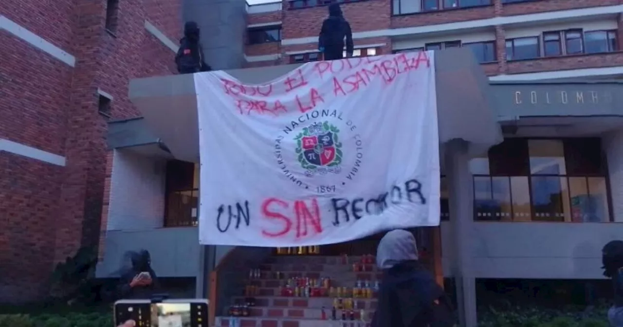 Encapuchados se toman y vandalizan edificio de la rectoría de la Universidad Nacional