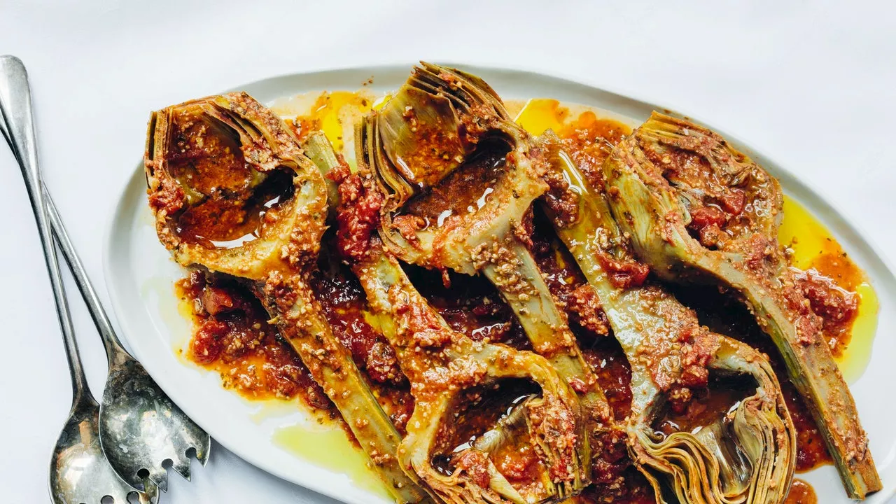 Braised Artichokes With Tomatoes and Mint