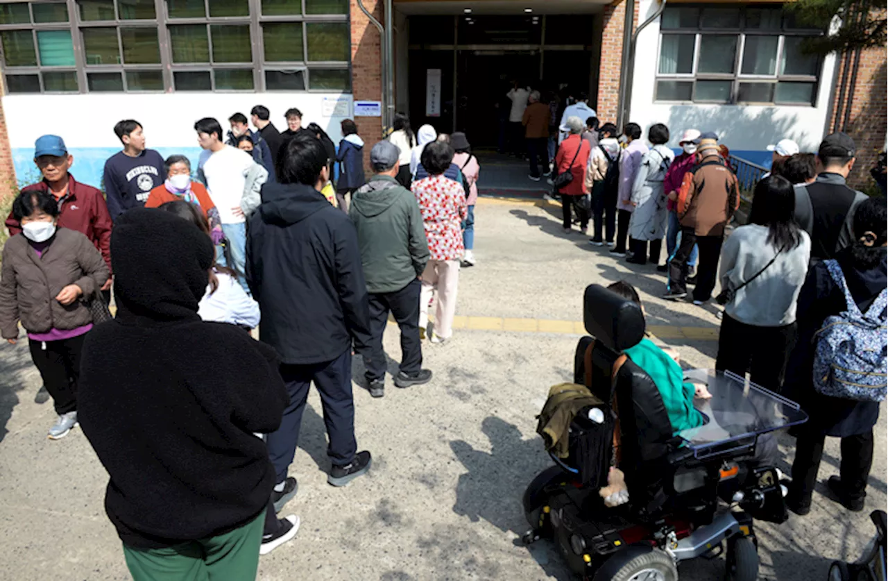 South Korean President Yoon Suk Yeol Faces Crucial Parliamentary Election