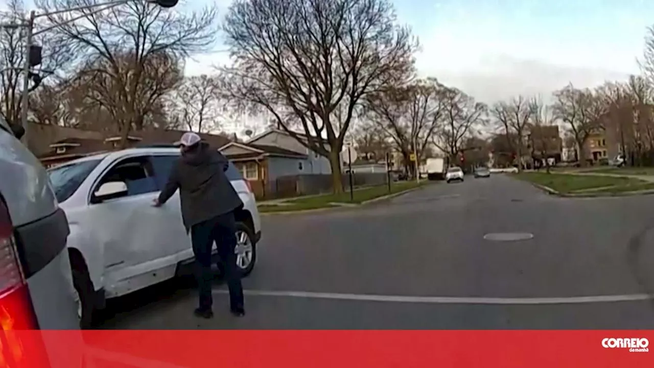 Imagens de ‘bodycam’ mostram polícias a disparar cerca de 100 vezes contra condutor em operação de trânsito nos EUA