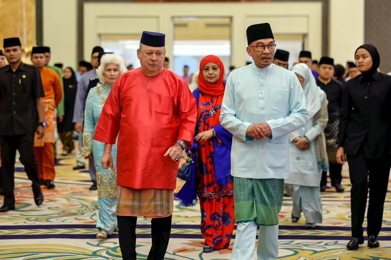 Malaysia's King and Queen Host Aidilfitri Gathering