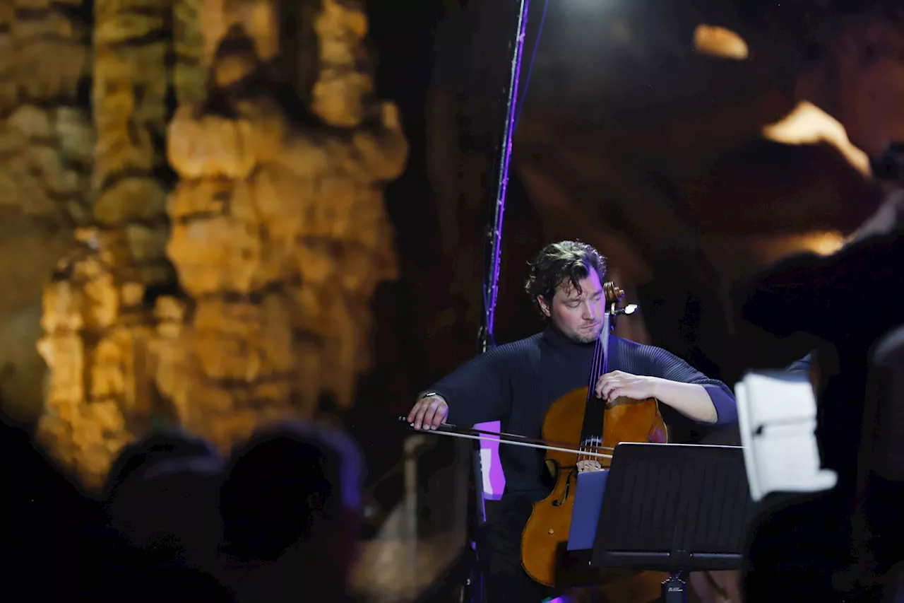 Dallas Cellist Joseph Kuipers Strikes a Cord with Budding Musicians