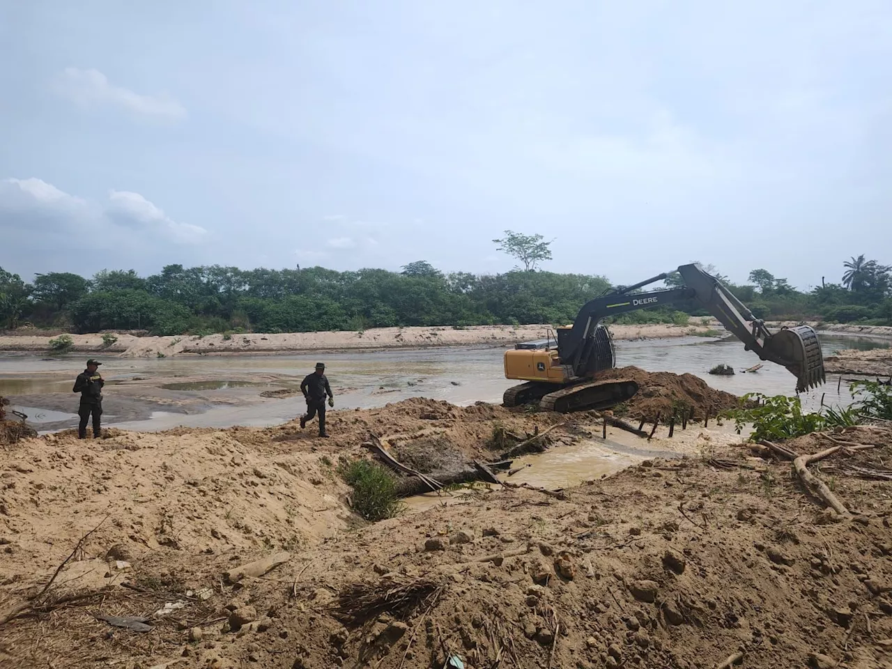 Corpamag retira de dos ríos trinchos y diques que represan agua en 4 predios