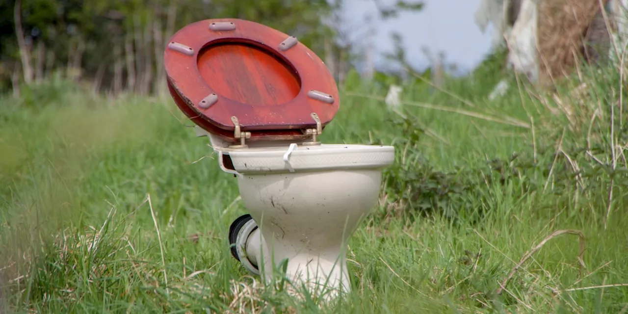 Ein stillgelegter öffentlicher Toilettenblock in Cornwall zum Verkauf