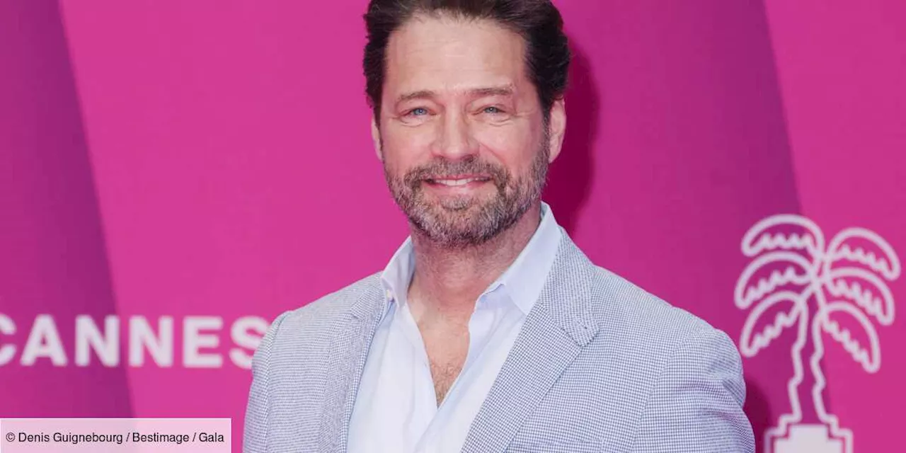 Jason Priestley (Beverly Hills) “pas nostalgique” de la célébrité : “On ne mesurait pas la folie autour de...