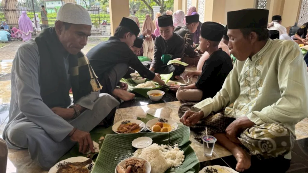 Shalat Idul Fitri hingga ”Begibung”, Hangatnya Kebersamaan Idul Fitri di Lombok