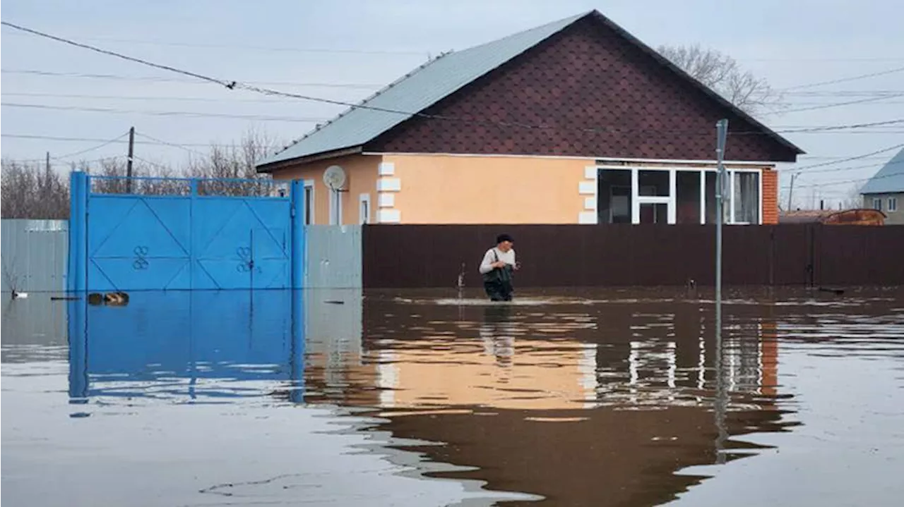 Уровень воды в реке Урал в Оренбурге превысил отметку 10 м