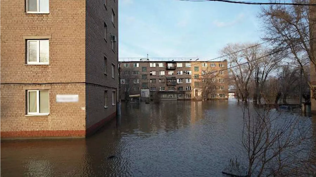 Файзуллин заявил о наличии воды и электричества в подтопленном Орске