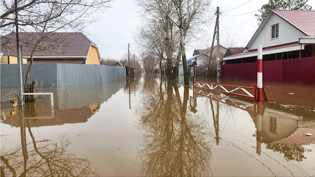 Файзуллин пообещал обследовать все подтопленные дома в Оренбуржье