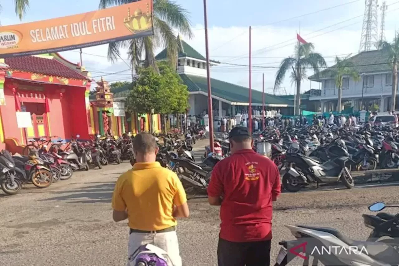 Pemuda Katolik Kabupaten Bangka Barat Membantu Pengamanan Sholat Idul Fitri