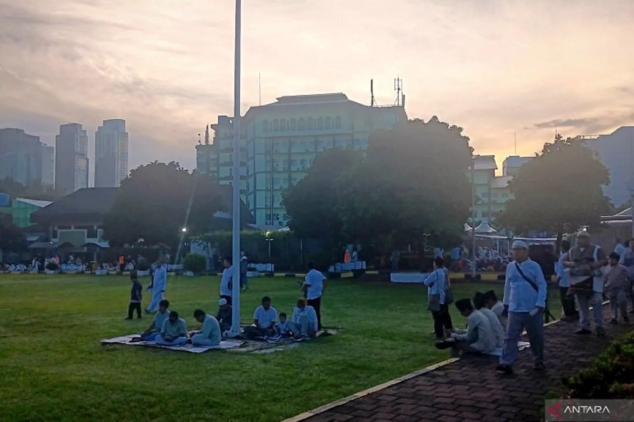 Ribuan Jemaah Laksanakan Salat Idulfitri di Masjid Agung Al-Azhar