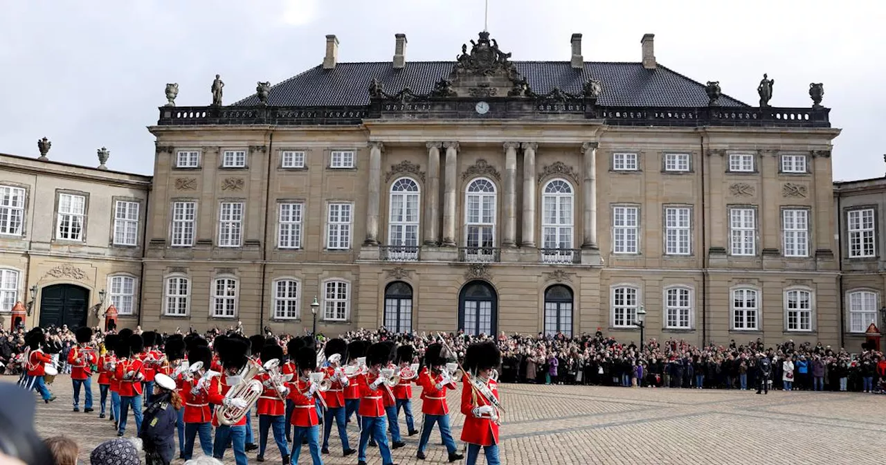 Regeringen vil øge udgift til kongehuset med 17 millioner kroner