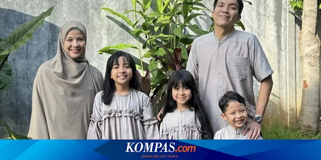 Kompaknya Desta dan Natasha Rizky, Pakai Seragam di Hari Lebaran