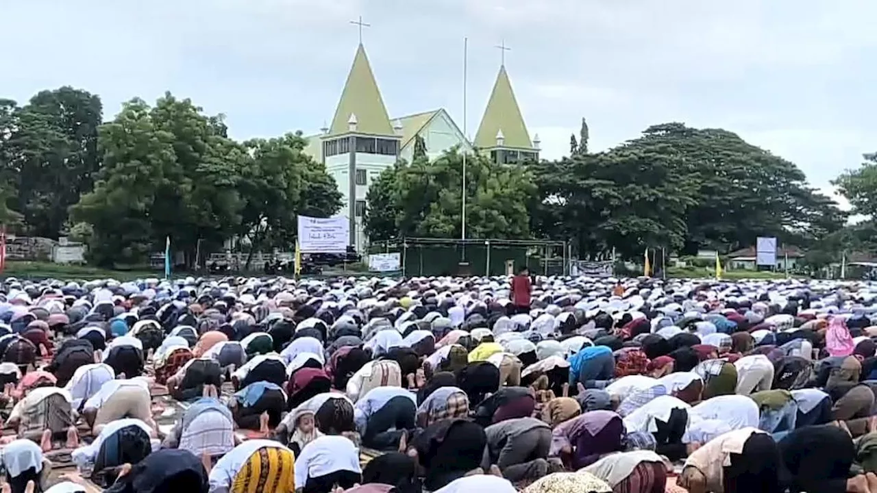 Potret Keakraban Umat Muslim dan Nasrani di Sikka NTT saat Momen Lebaran 2024