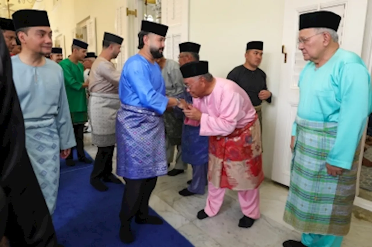 Muslims nationwide start Aidilfitri celebrations with ‘solat’ prayers