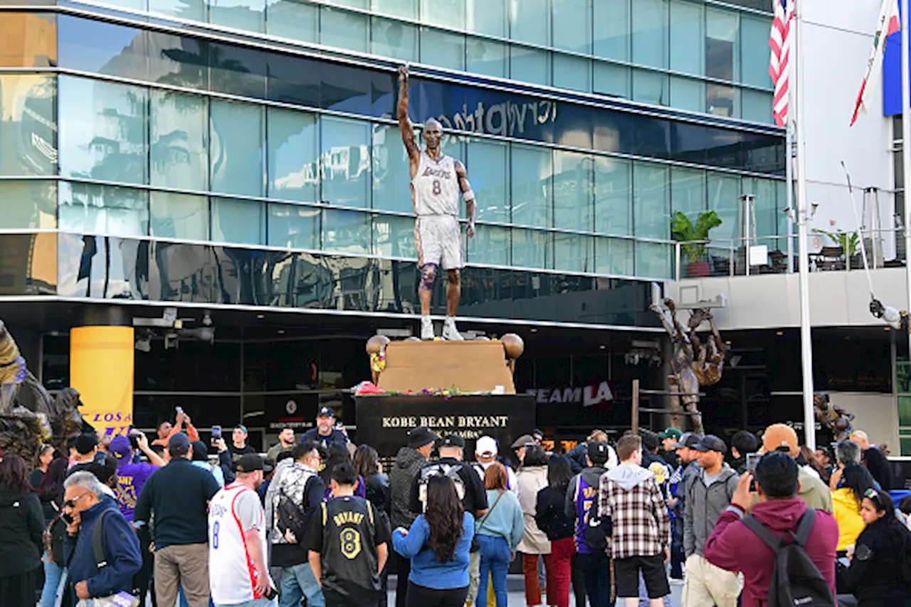 Watch: Lakers correct spelling errors to Kobe Bryant's statue outside Crypto.com arena