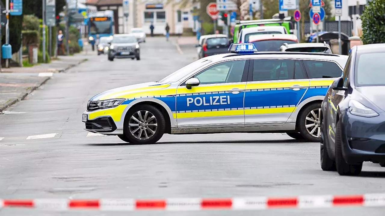 Niedersachsen & Bremen: Nienburg: Polizist hat wohl Stiche mit Schild abgewehrt