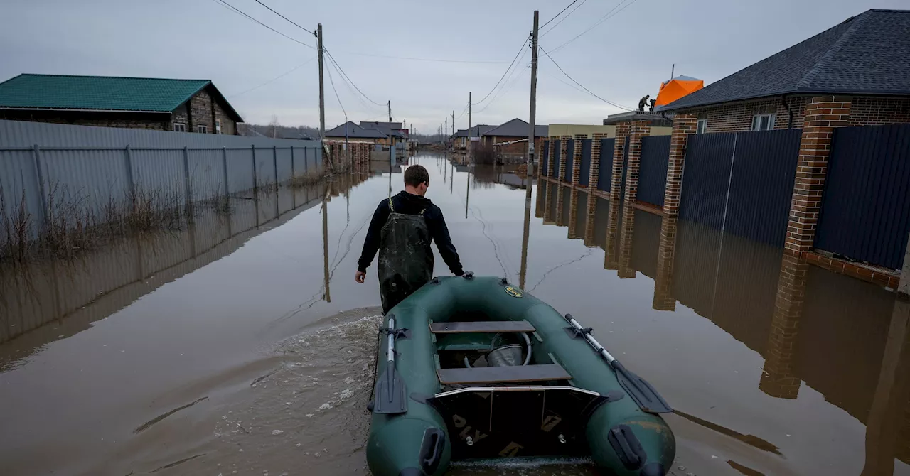 Russians flee 'very unusual' floods in boats clutching valuables, food, pets