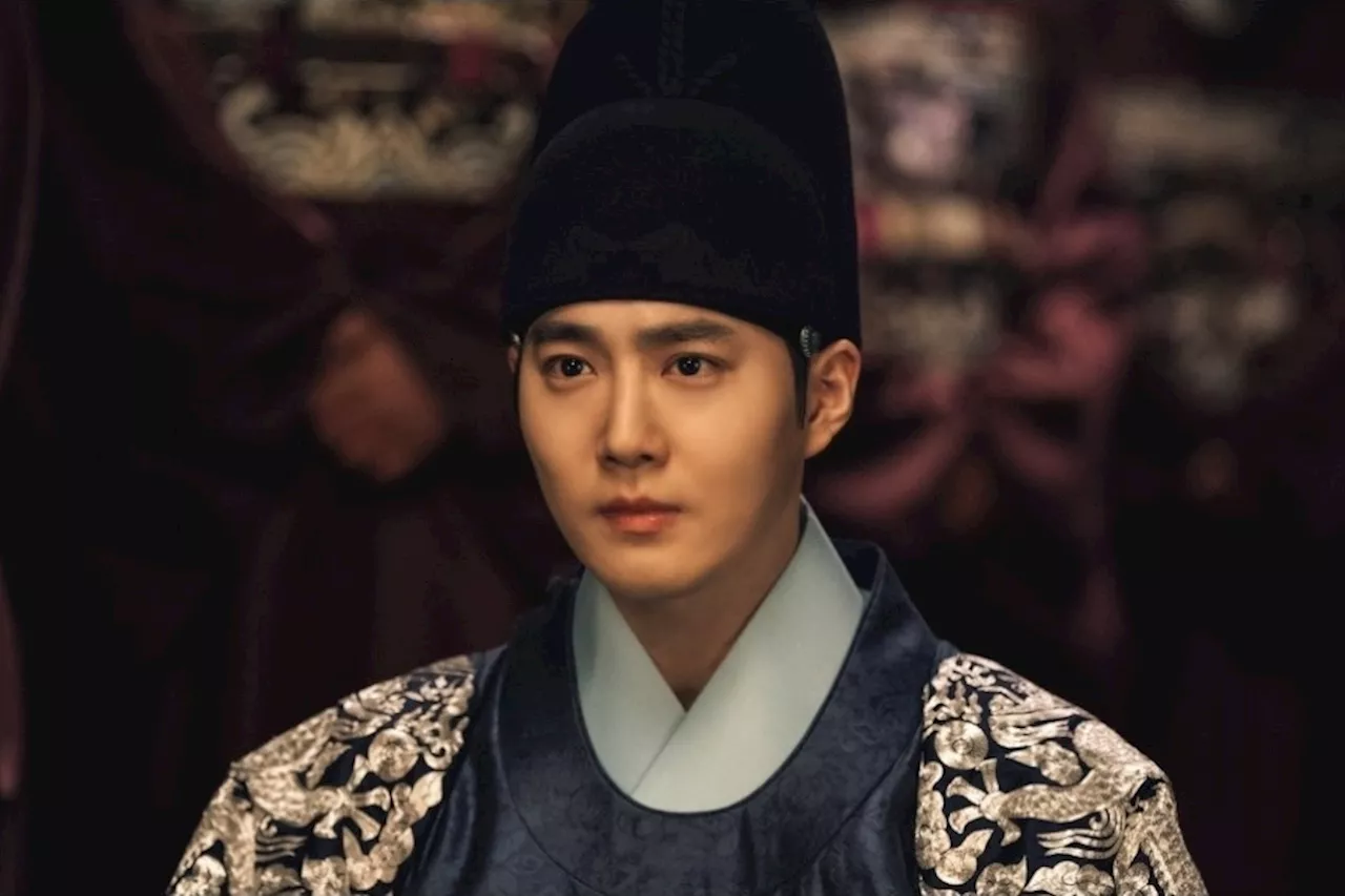 EXO’s Suho Gets Chewed Out By His Royal Dad In “Missing Crown Prince”