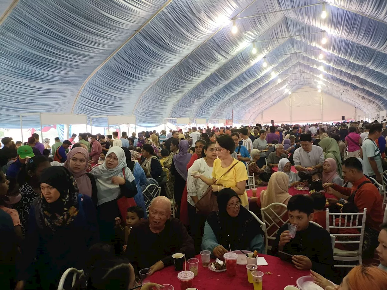 Over 12,000 at Johor MB's Raya open house on Wednesday morning