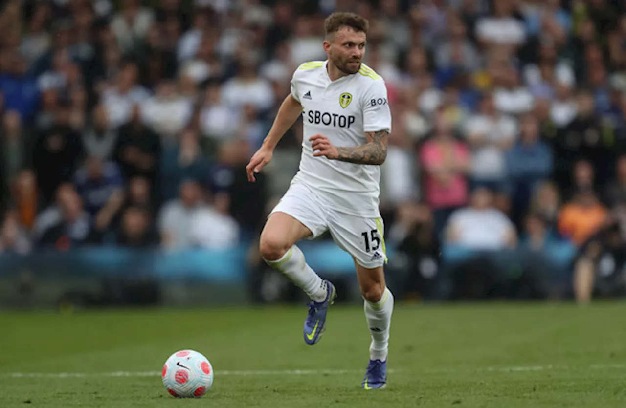 Leeds star announces retirement from football