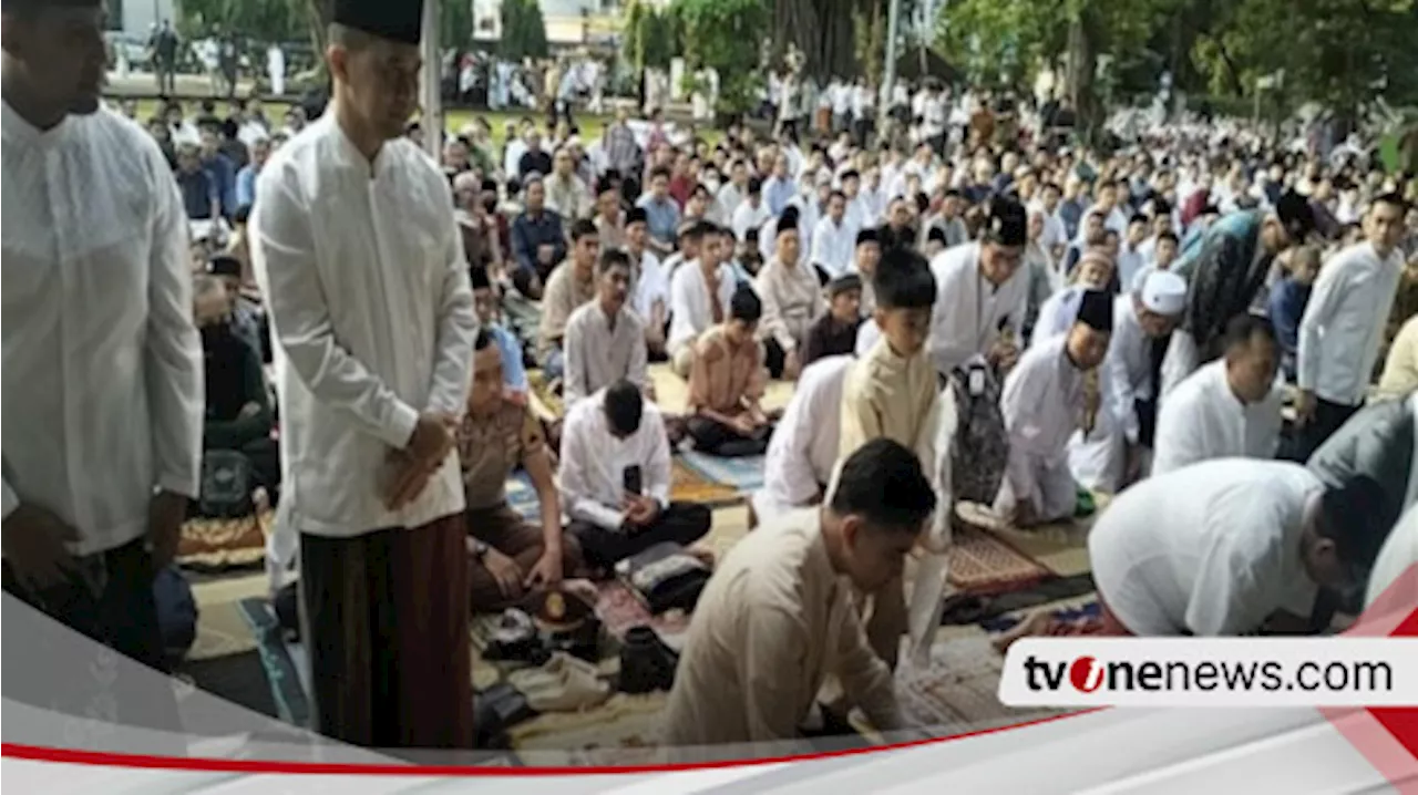 Gibran Hadiri Salat Idul Fitri di Balai Kota Surakarta