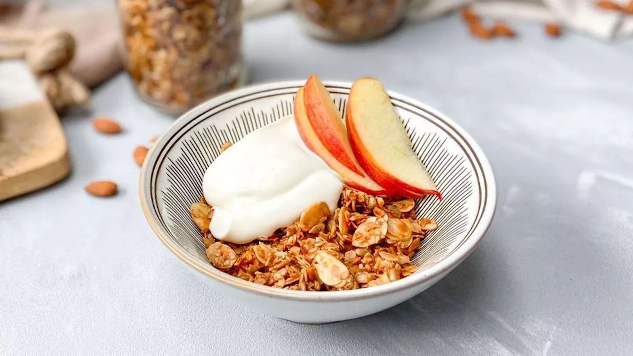 Einfaches Frühstücksrezept: Baked Oats mit Beeren