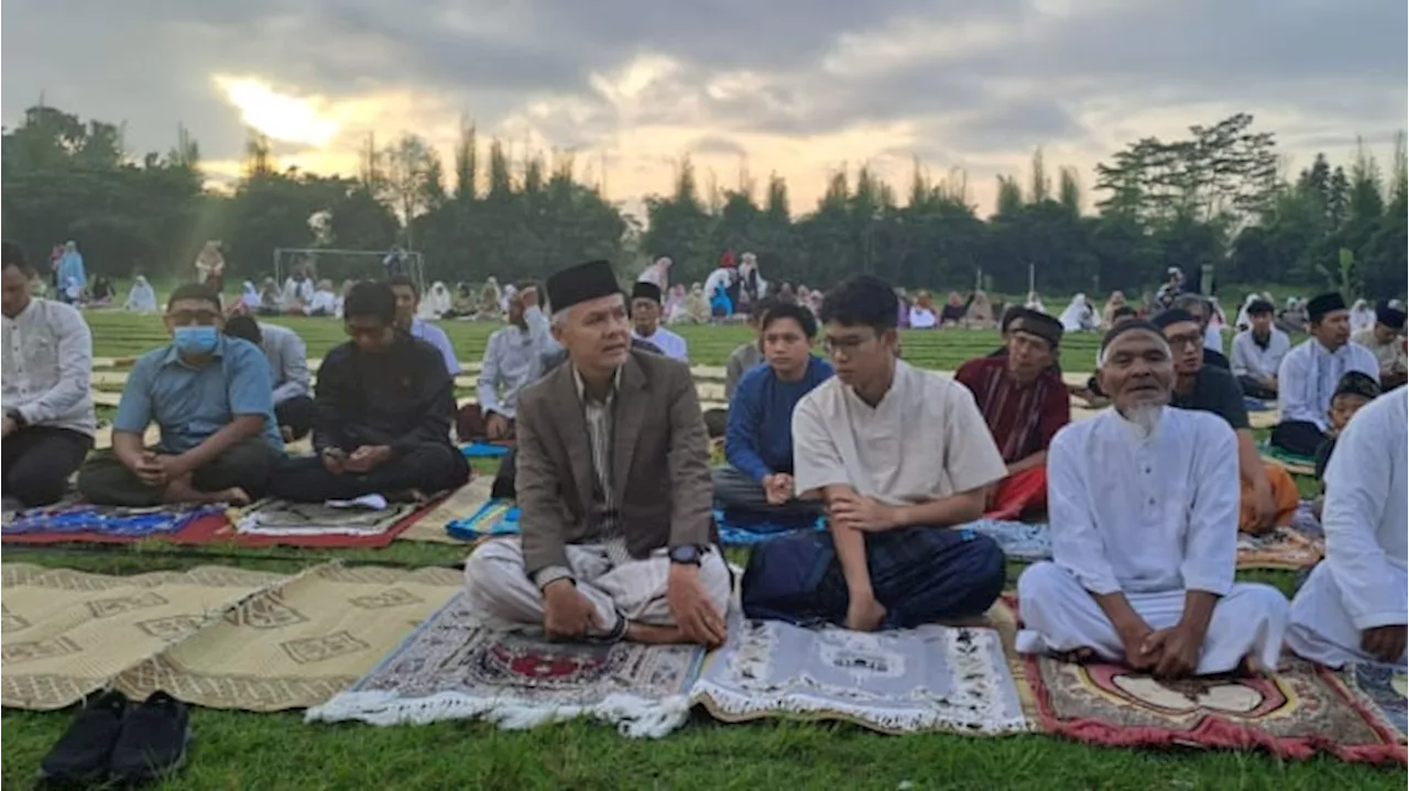 Ganjar Pranowo Salat Idul Fitri di Lapangan Wedomartani