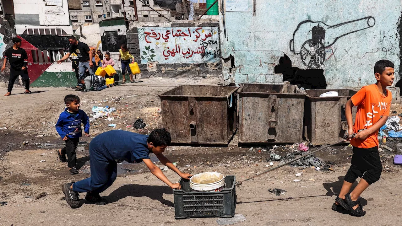 Man in Gaza Strip Uses Solar Panels to Clean Water for Neighbors