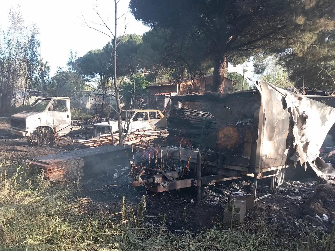 Hérault. Agde : caravane, véhicules et végétation en feu, quatre policiers municipaux intoxiqués