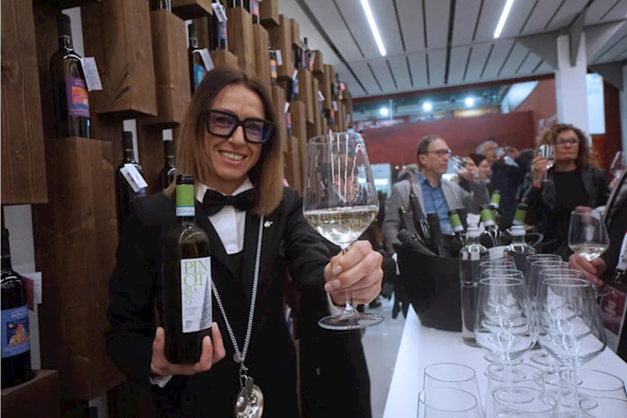 Il presidente della Camera dei Deputati e cinque ministri all'inaugurazione di Vinitaly