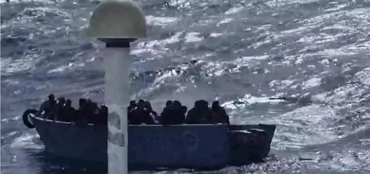 Strage di migranti, ancora in corso la ricerca dei 15 dispersi