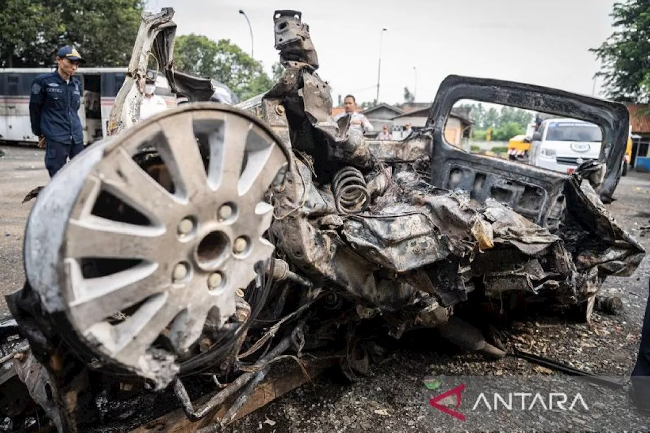 Minibus Accident on Jakarta-Cikampek Toll Road Revealed to be Illegal Travel