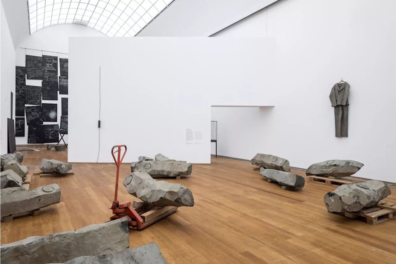 Museum Hamburger Bahnhof: Mit Beuys’ Basaltbrocken an einer Flussmündung aus Filz und Klang