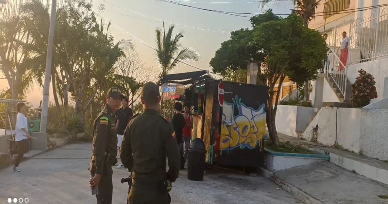 Bajo vigilancia permanece puesto de comida en Barranquilla que vandalizaron por escándalo en redes