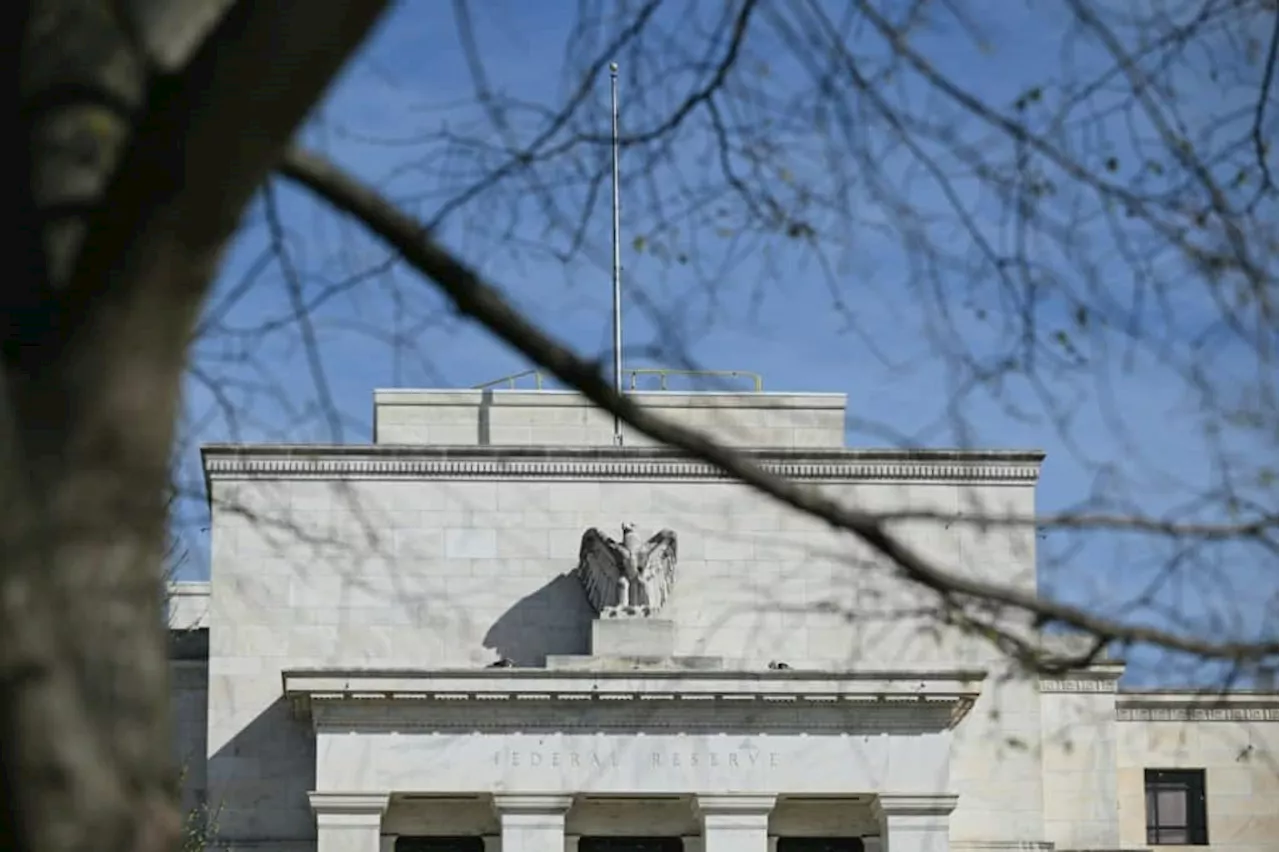 US Federal Reserve Raises Concerns About Inflation, Expects Rate Cuts