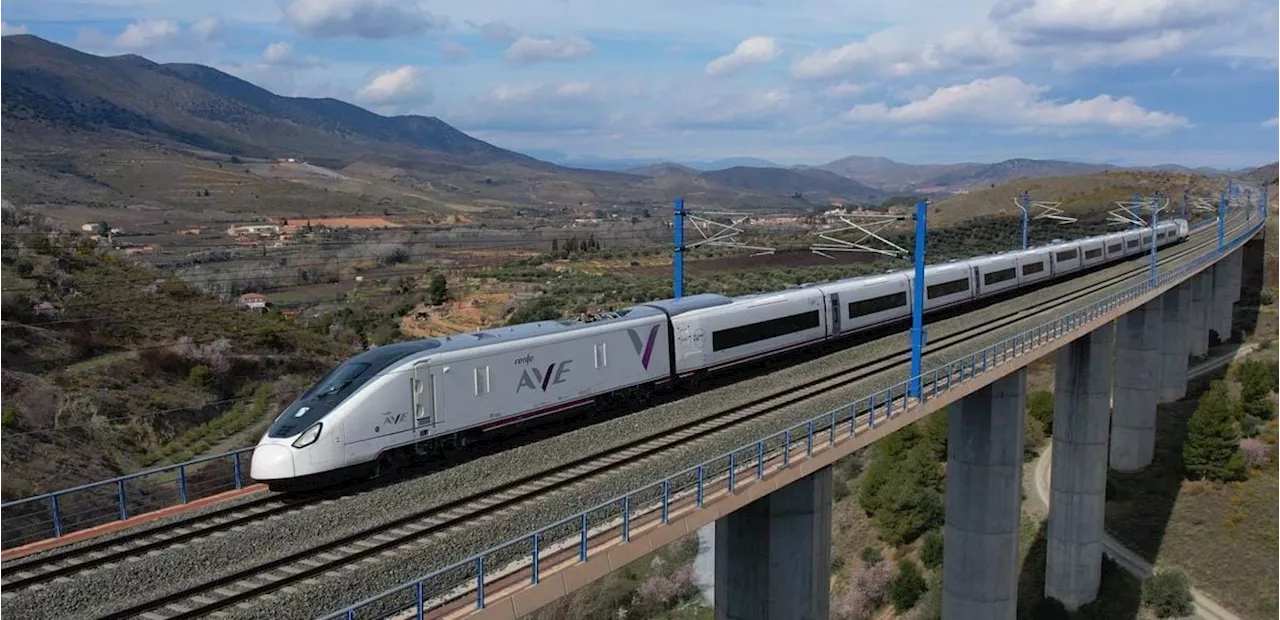 Talgo entrega los diez primeros trenes Avril a Renfe con casi dos años de retraso