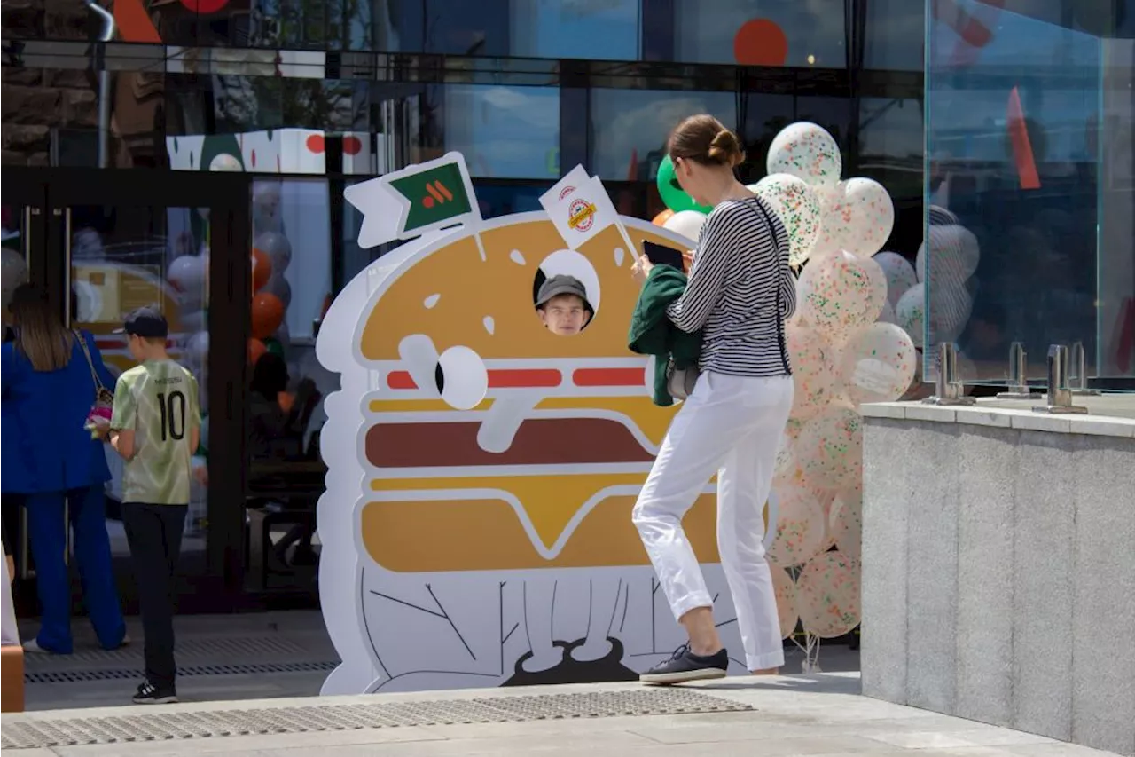 Aumento do salário mínimo na Califórnia leva à automação no setor de fast-food