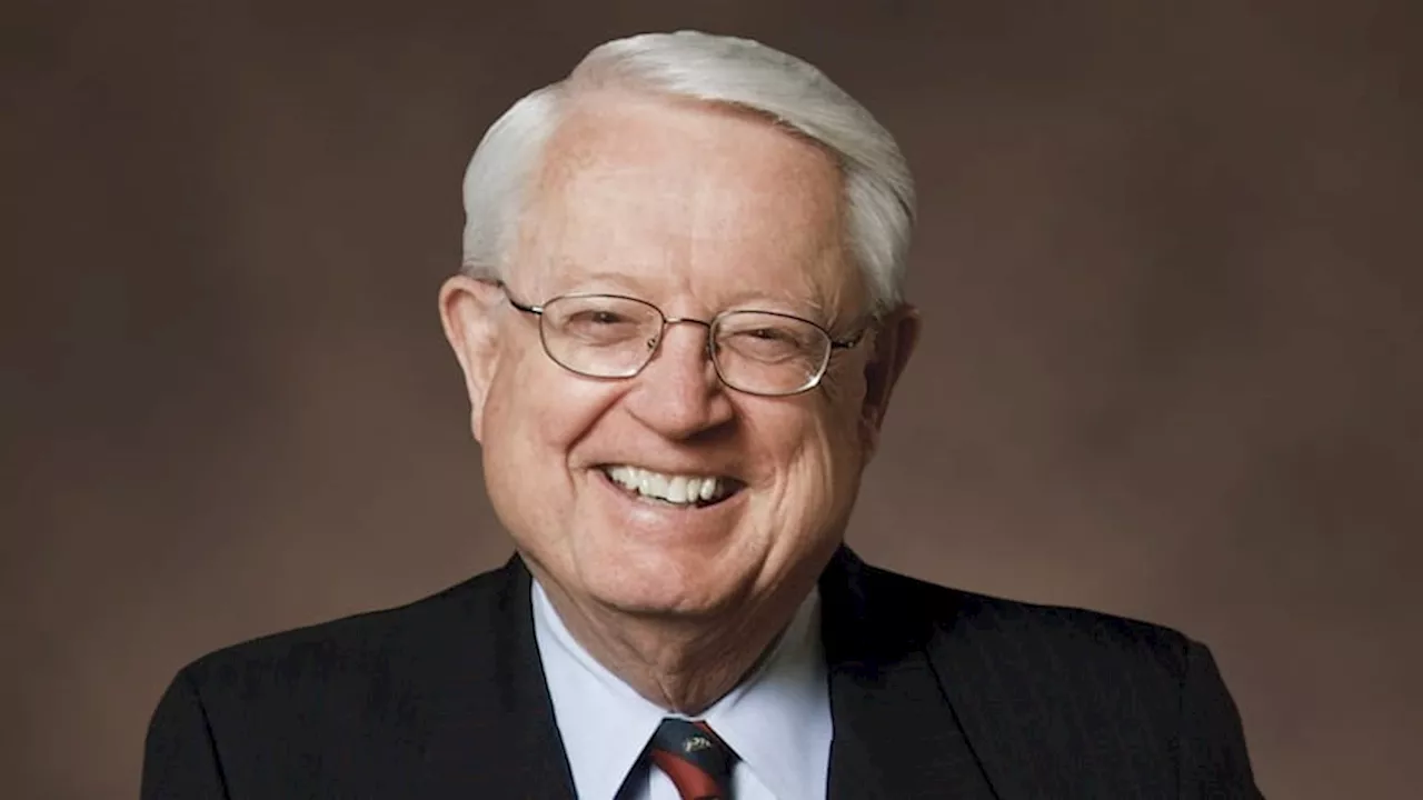 Chuck Swindoll steps down as senior pastor of Stonebriar church