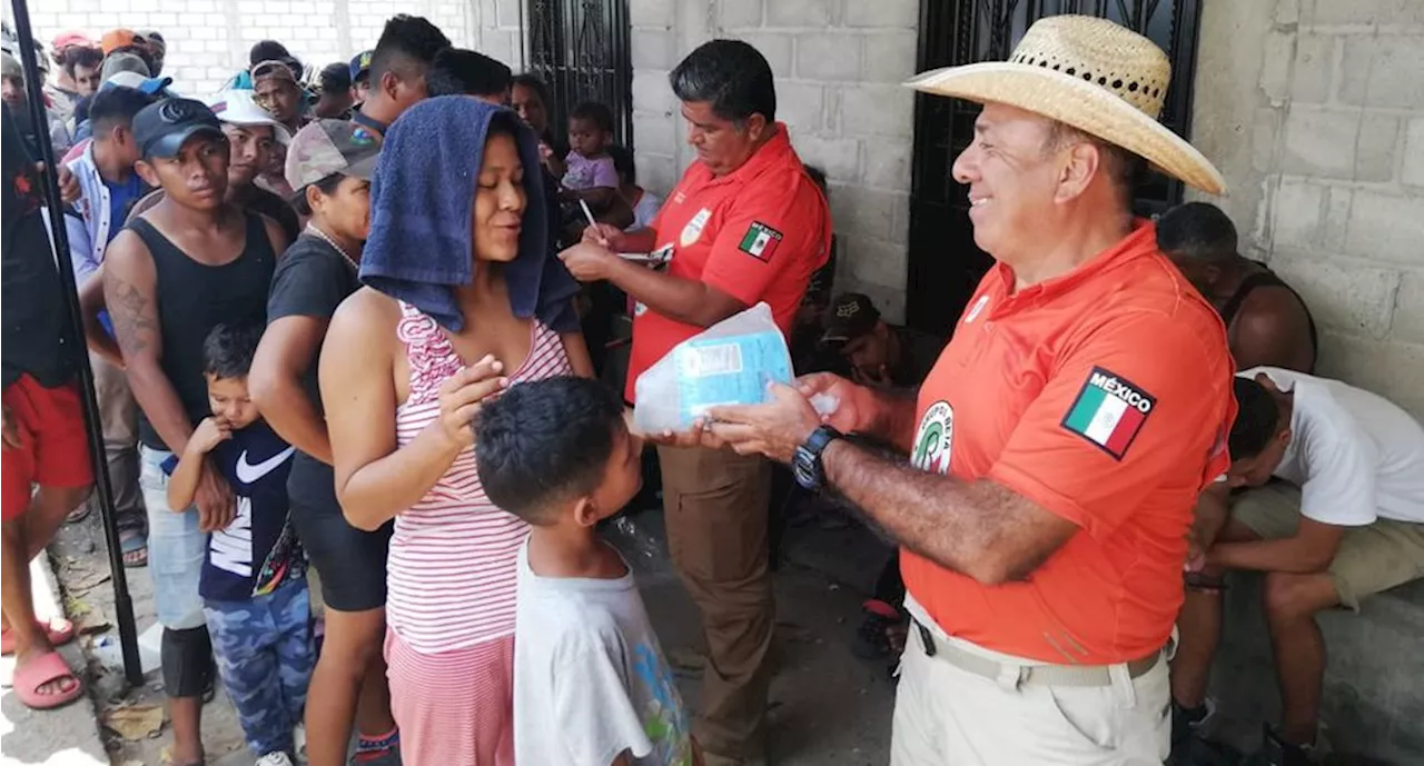 Llega Viacrucis del Migrante a Santo Domingo Zanatepec, Oaxaca; les brindan ayuda humanitaria