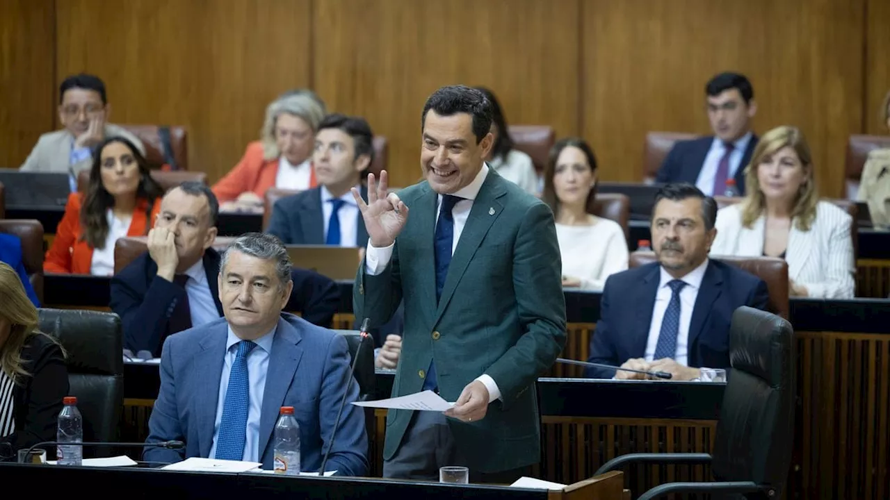 Juan Manuel Moreno responde a las preguntas de la oposición sobre supuestas corruptelas