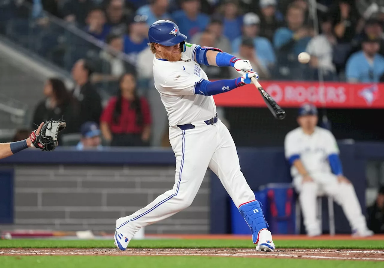 Justin Turner Enjoys Tim Hortons Coffee on First Day as a Blue Jay