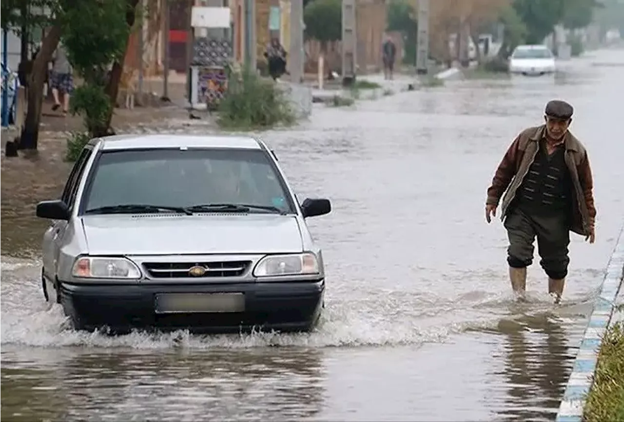 بارش باران موحب آبگرفتگی معابر در مهاباد شد