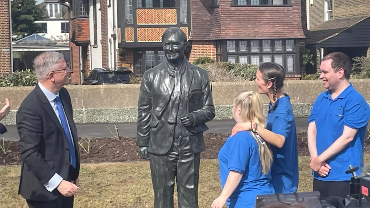 Statue of Murdered MP Unveiled in Southend