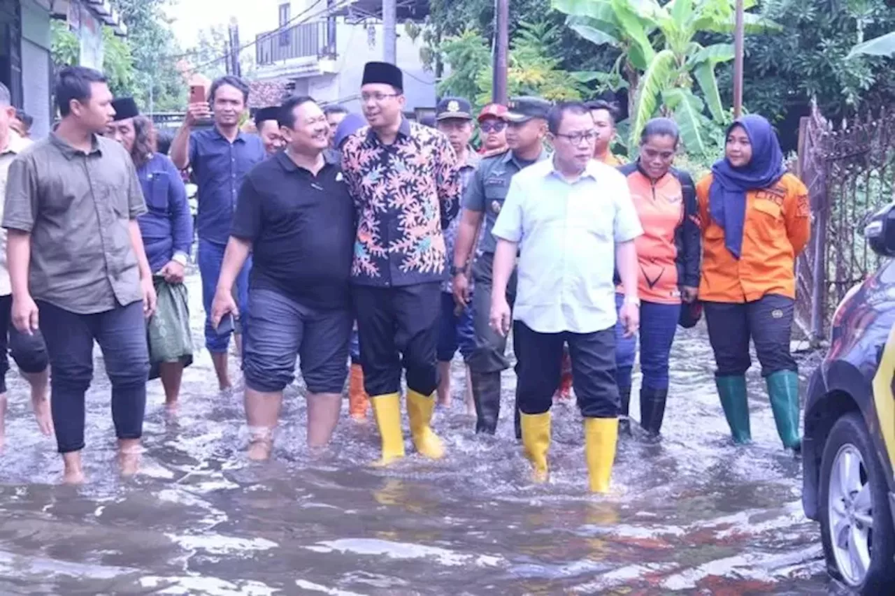 H+2 Lebaran, Bupati Sidoarjo Berikan Bantuan 5Kg Beras Untuk 700 Warga Terdampak Banjir