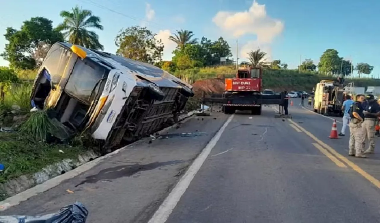 Ônibus de turismo que sofreu acidente com 9 mortos na BR-101 estava em alta velocidade