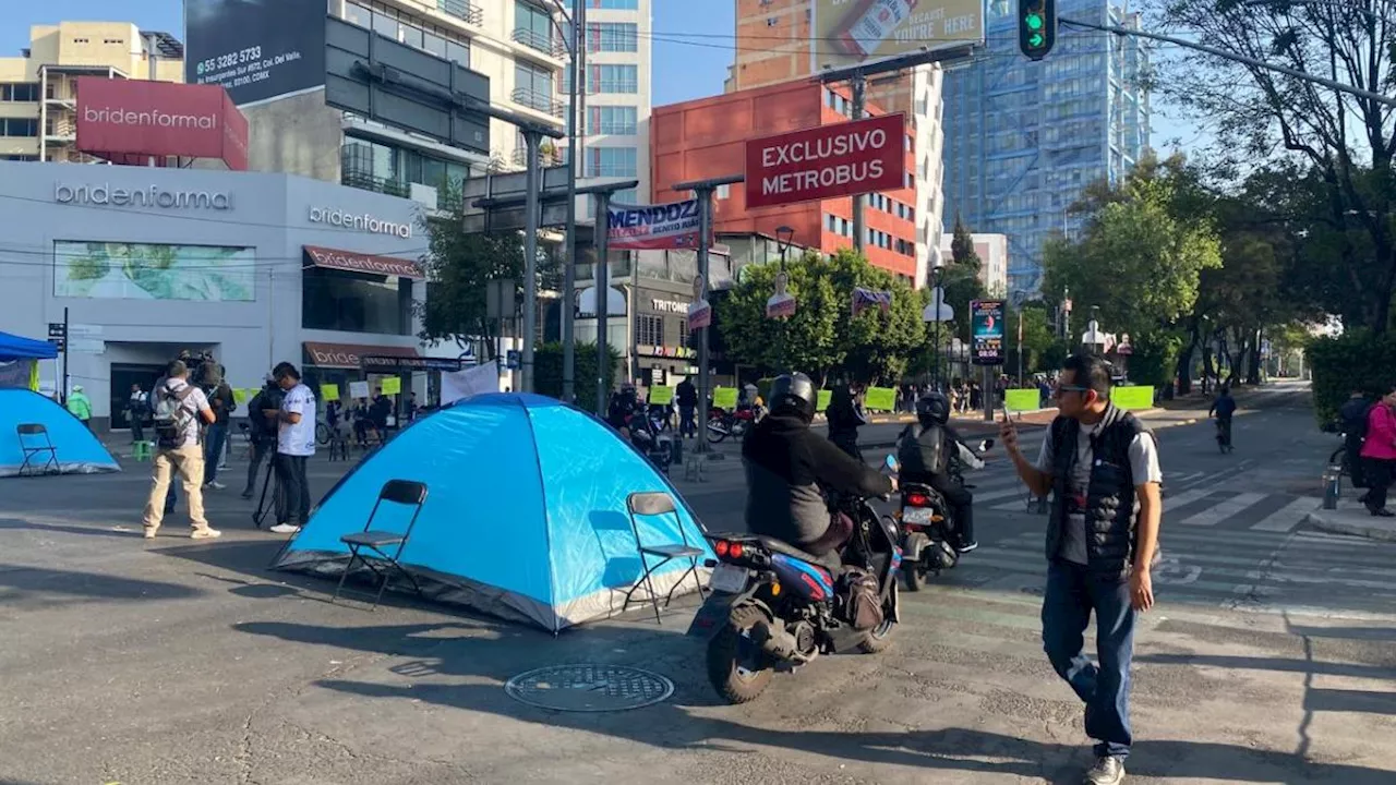 Liberan vecinos de la Benito Juárez avenida Insurgentes por agua contaminada