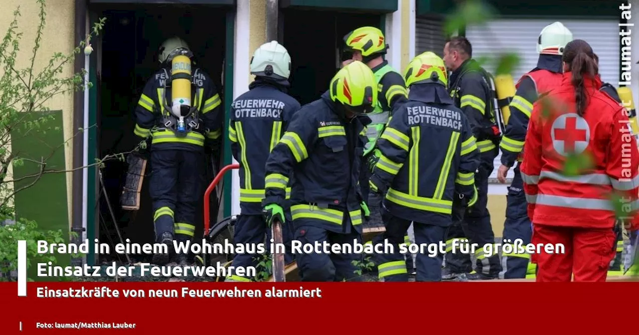 Brand in einem Wohnhaus in Rottenbach sorgt für größeren Einsatz der Feuerwehren