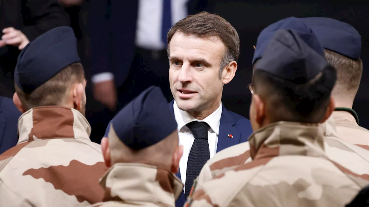 Pour Emmanuel Macron, « l’économie de guerre » passe aussi par la poudre