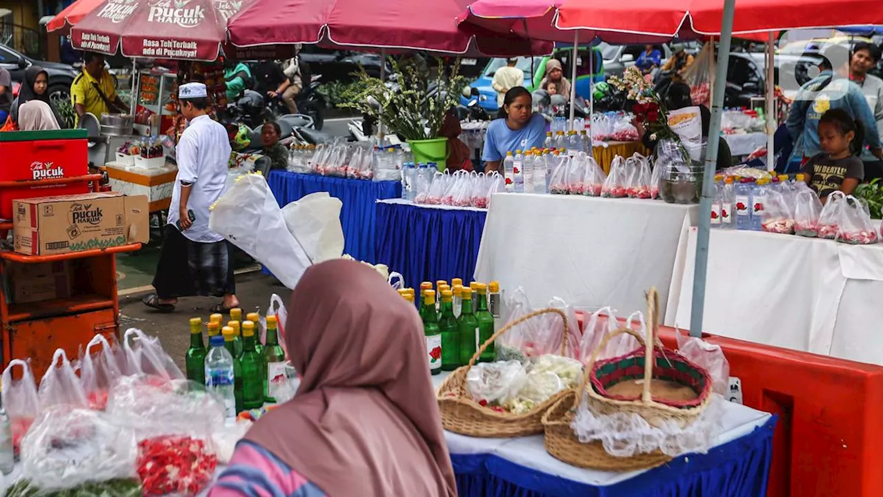 Berkah Lebaran, Pedagang Bunga di TPU Grogol Raup Omzet Rp 1 Juta dalam Sehari